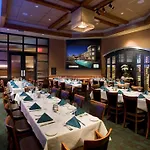 West Inn & Suites 