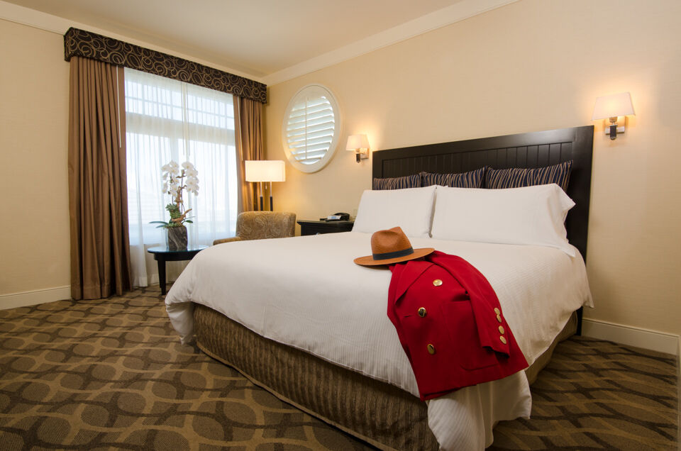 Hotel West & 3*